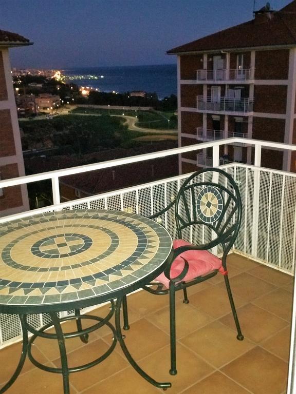Helena Seaview & Beach-Apartment Montgat Esterno foto